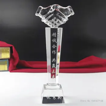 1 buc Personalizate gravate cristal trofeu Strângere de mână de modelare pentru win-win Reuniunea Anuală Concurs Excelent premiu trofeu